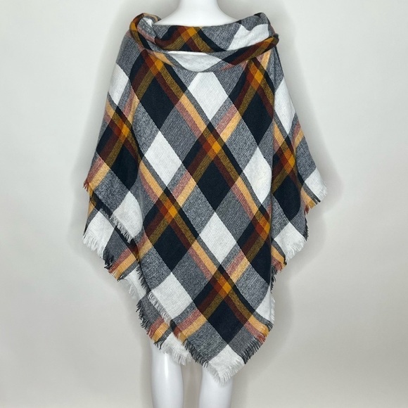 Nwot Francesca’s Women’s Sienna Plaid Multicolor Poncho Sweater - Picture 5 of 10